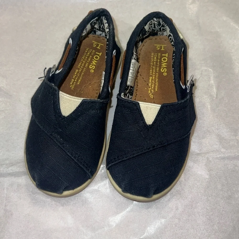 Baby Toms Canvas Shoes in Navy and Cream